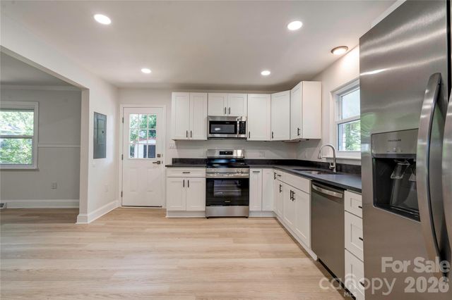 6109 Robinson Church Road, Charlotte, NC 28215