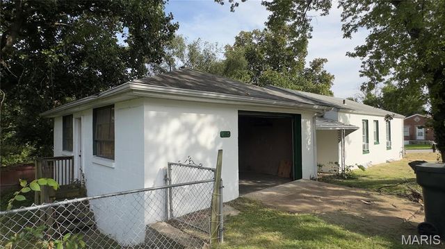 835 Elias Avenue, St Louis, MO 63147