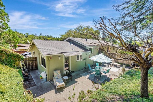 2048 Donald Dr, Moraga, CA 94556