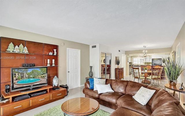 6060 S Falls Cir Drive 313, Lauderhill, FL 33319