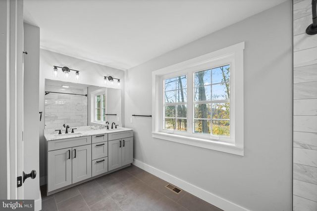 1322 W KING RD, Malvern, PA 19355