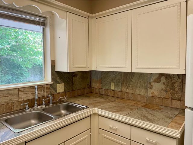 1607 McRay Avenue, Springdale, AR 72762