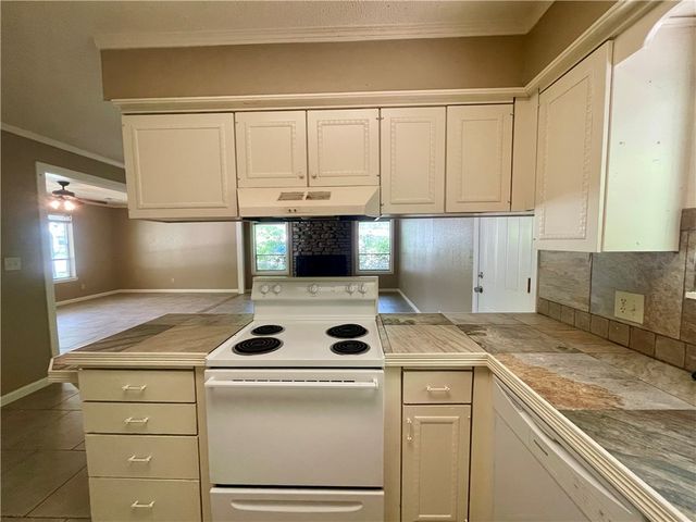 1607 McRay Avenue, Springdale, AR 72762