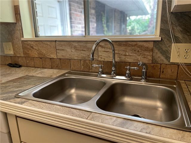 1607 McRay Avenue, Springdale, AR 72762