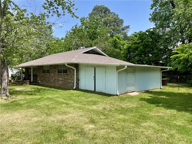 1607 McRay Avenue, Springdale, AR 72762