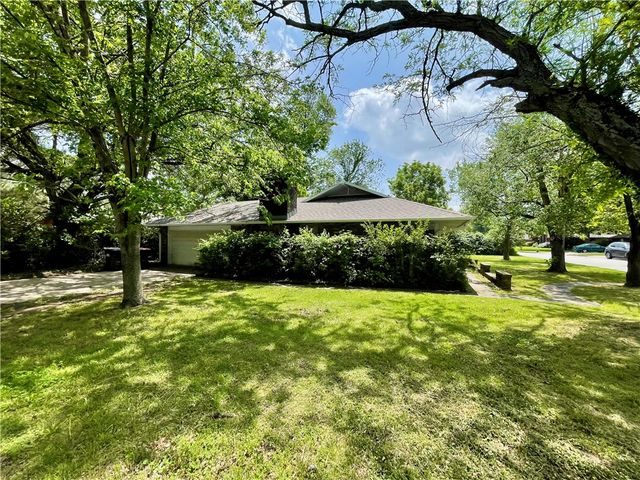 1607 McRay Avenue, Springdale, AR 72762