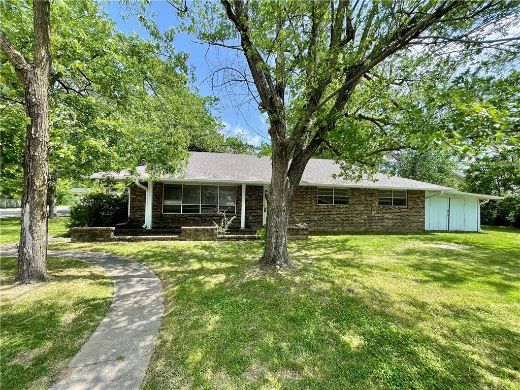 1607 McRay Avenue, Springdale, AR 72762