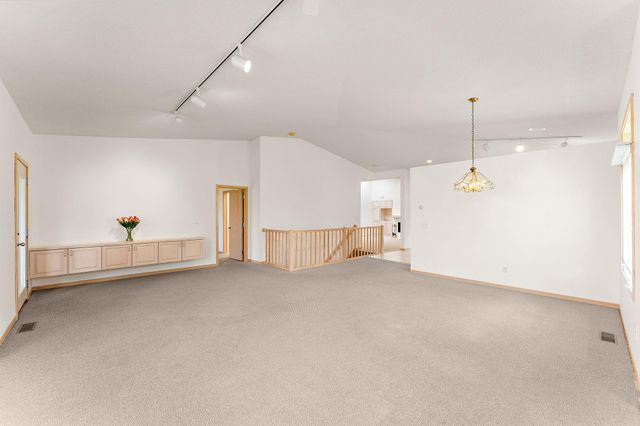 8914 Hilloway Road, Eden Prairie, MN 55347