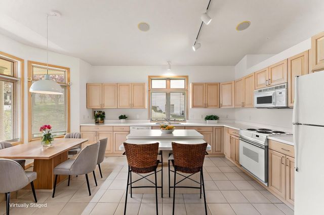 8914 Hilloway Road, Eden Prairie, MN 55347