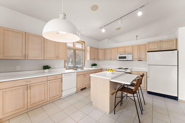 8914 Hilloway Road, Eden Prairie, MN 55347