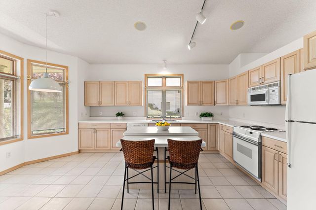 8914 Hilloway Road, Eden Prairie, MN 55347