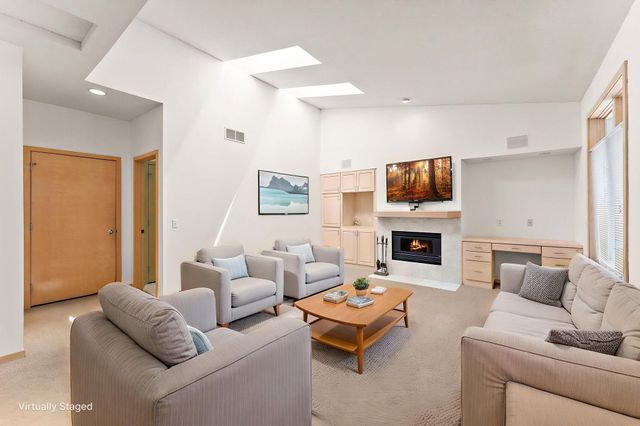 8914 Hilloway Road, Eden Prairie, MN 55347