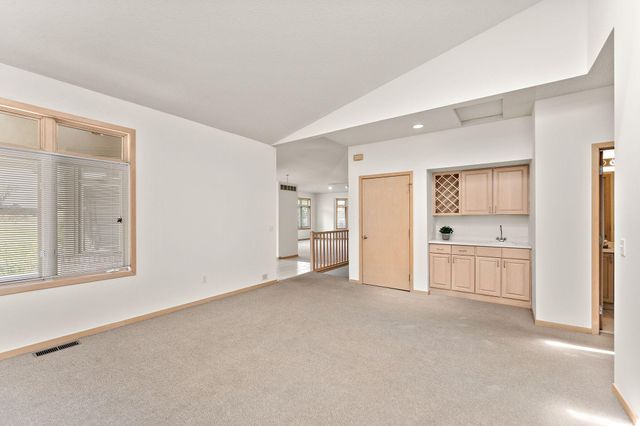 8914 Hilloway Road, Eden Prairie, MN 55347