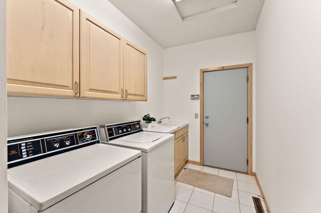 8914 Hilloway Road, Eden Prairie, MN 55347