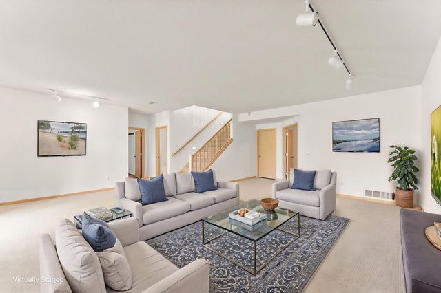 8914 Hilloway Road, Eden Prairie, MN 55347