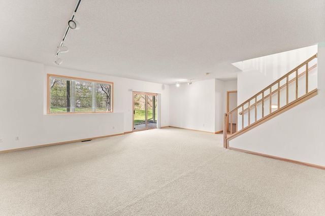 8914 Hilloway Road, Eden Prairie, MN 55347