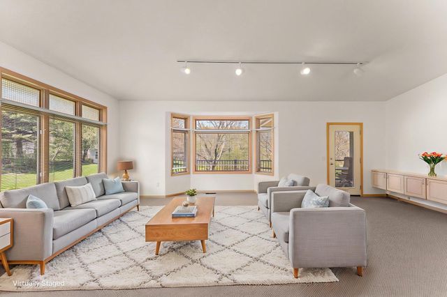8914 Hilloway Road, Eden Prairie, MN 55347