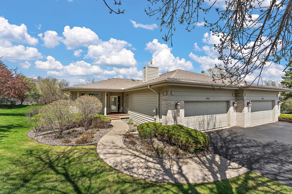 8914 Hilloway Road, Eden Prairie, MN 55347