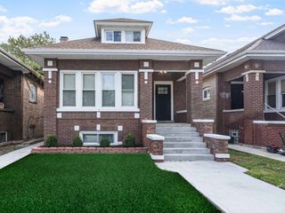 7537 S CLYDE Avenue, Chicago, IL 60649