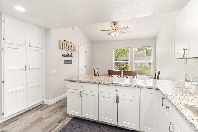 1380 Pebblewood Dr, Sacramento, CA 95833