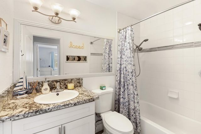 1380 Pebblewood Dr, Sacramento, CA 95833