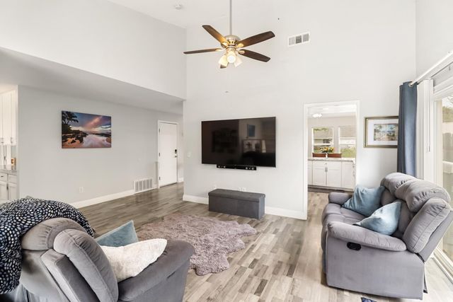 1380 Pebblewood Dr, Sacramento, CA 95833