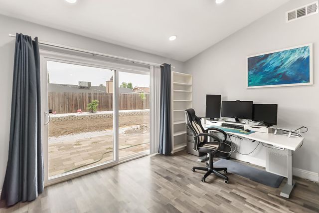 1380 Pebblewood Dr, Sacramento, CA 95833