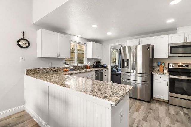 1380 Pebblewood Dr, Sacramento, CA 95833