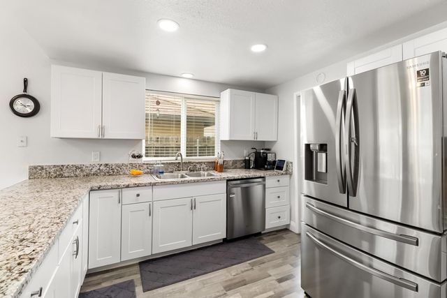 1380 Pebblewood Dr, Sacramento, CA 95833