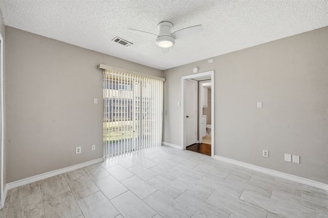 1471 Meadowood Village Drive, Fort Worth, TX 76120