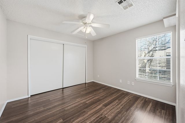 1471 Meadowood Village Drive, Fort Worth, TX 76120