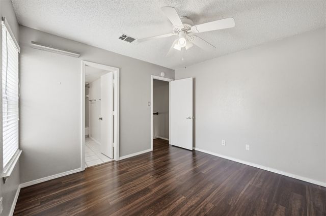 1471 Meadowood Village Drive, Fort Worth, TX 76120