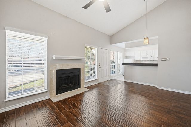 1471 Meadowood Village Drive, Fort Worth, TX 76120