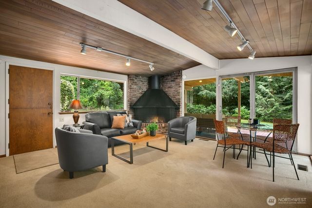 11880 NE 36th Place, Bellevue, WA 98005