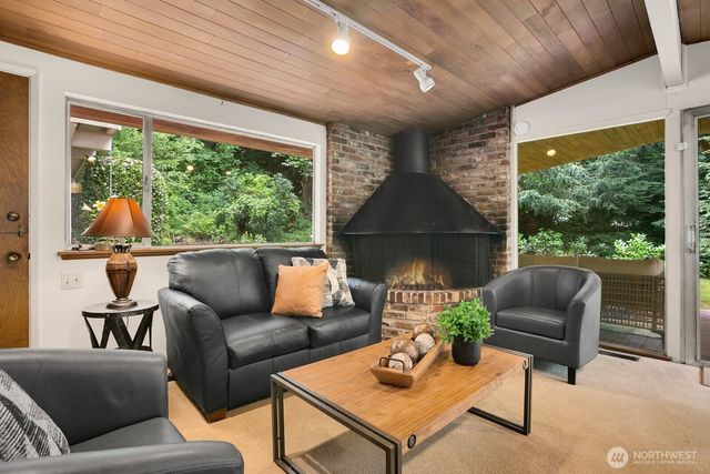 11880 NE 36th Place, Bellevue, WA 98005