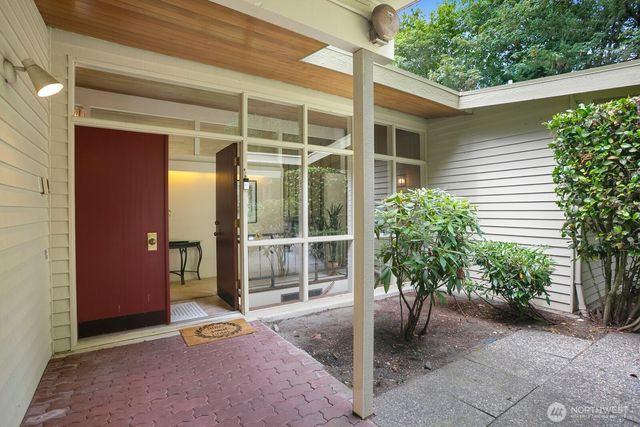 11880 NE 36th Place, Bellevue, WA 98005