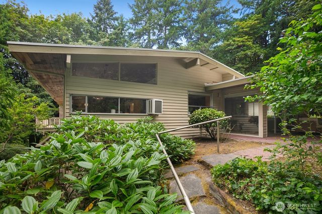 11880 NE 36th Place, Bellevue, WA 98005
