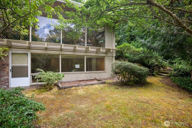 11880 NE 36th Place, Bellevue, WA 98005