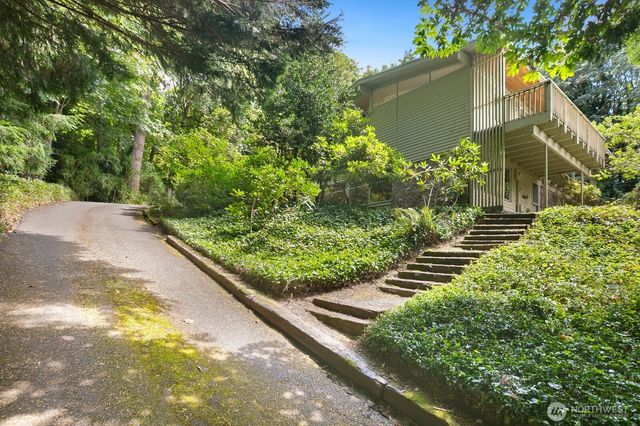 11880 NE 36th Place, Bellevue, WA 98005