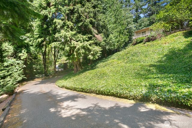 11880 NE 36th Place, Bellevue, WA 98005