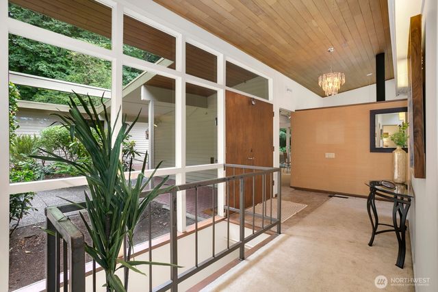 11880 NE 36th Place, Bellevue, WA 98005