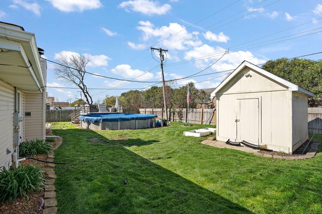 9542 Roosevelt Place, Crown Point, IN 46307