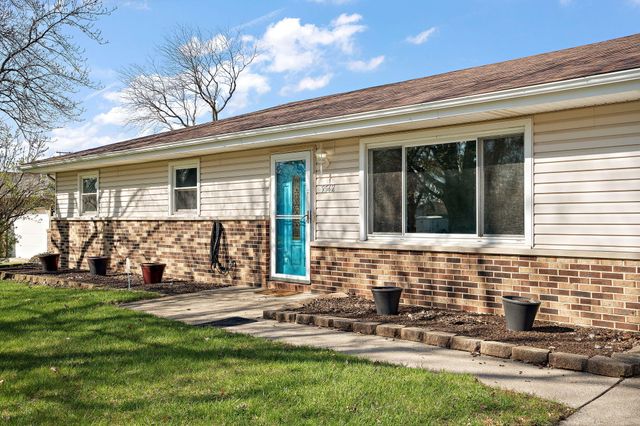 9542 Roosevelt Place, Crown Point, IN 46307