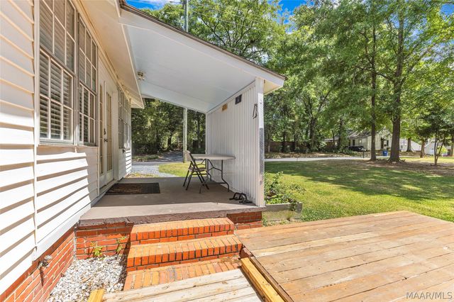 901 W Tuskeena Street, Wetumpka, AL 36092