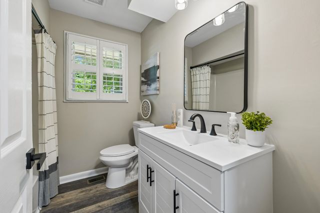 2501 Western Hills Dr, Nashville, TN 37214