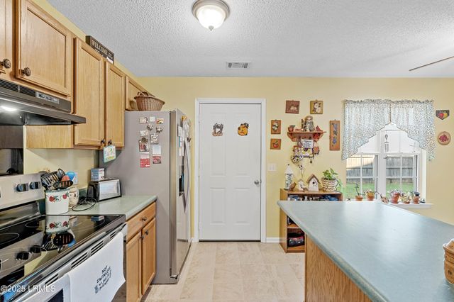 69 Pelican Circle, Beaufort, SC 29906