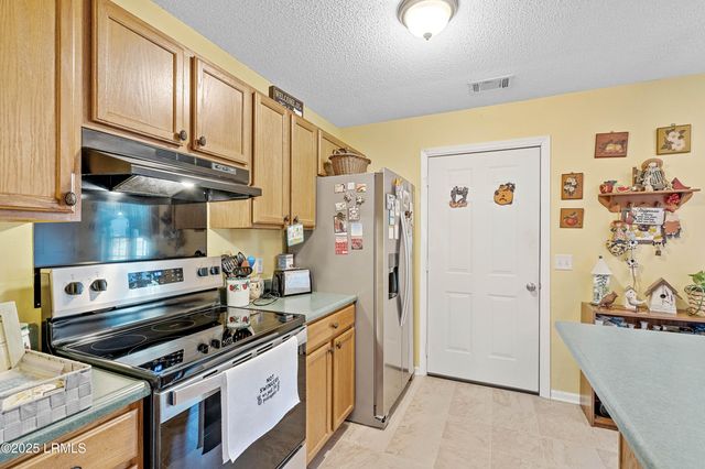 69 Pelican Circle, Beaufort, SC 29906