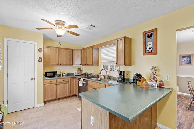 69 Pelican Circle, Beaufort, SC 29906