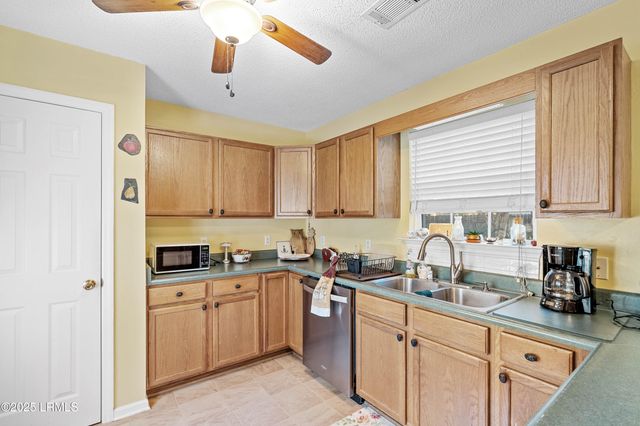 69 Pelican Circle, Beaufort, SC 29906