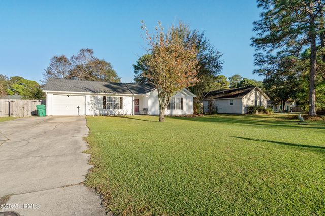 69 Pelican Circle, Beaufort, SC 29906
